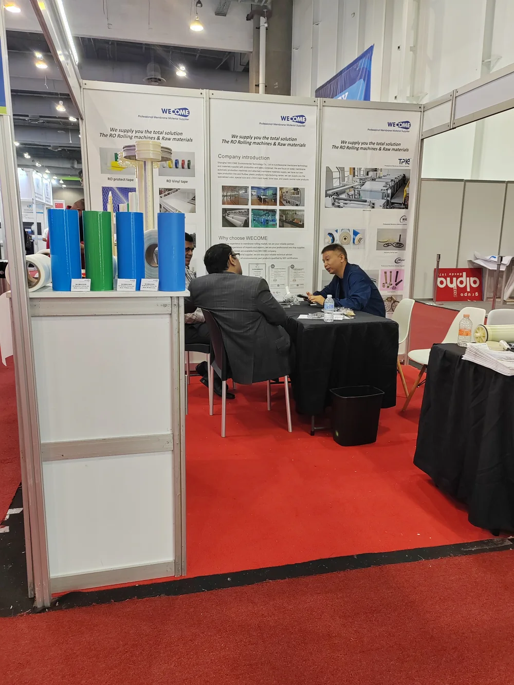 WECOME discussing RO membrane materials with water industry visitors at Aquatech Mexico
